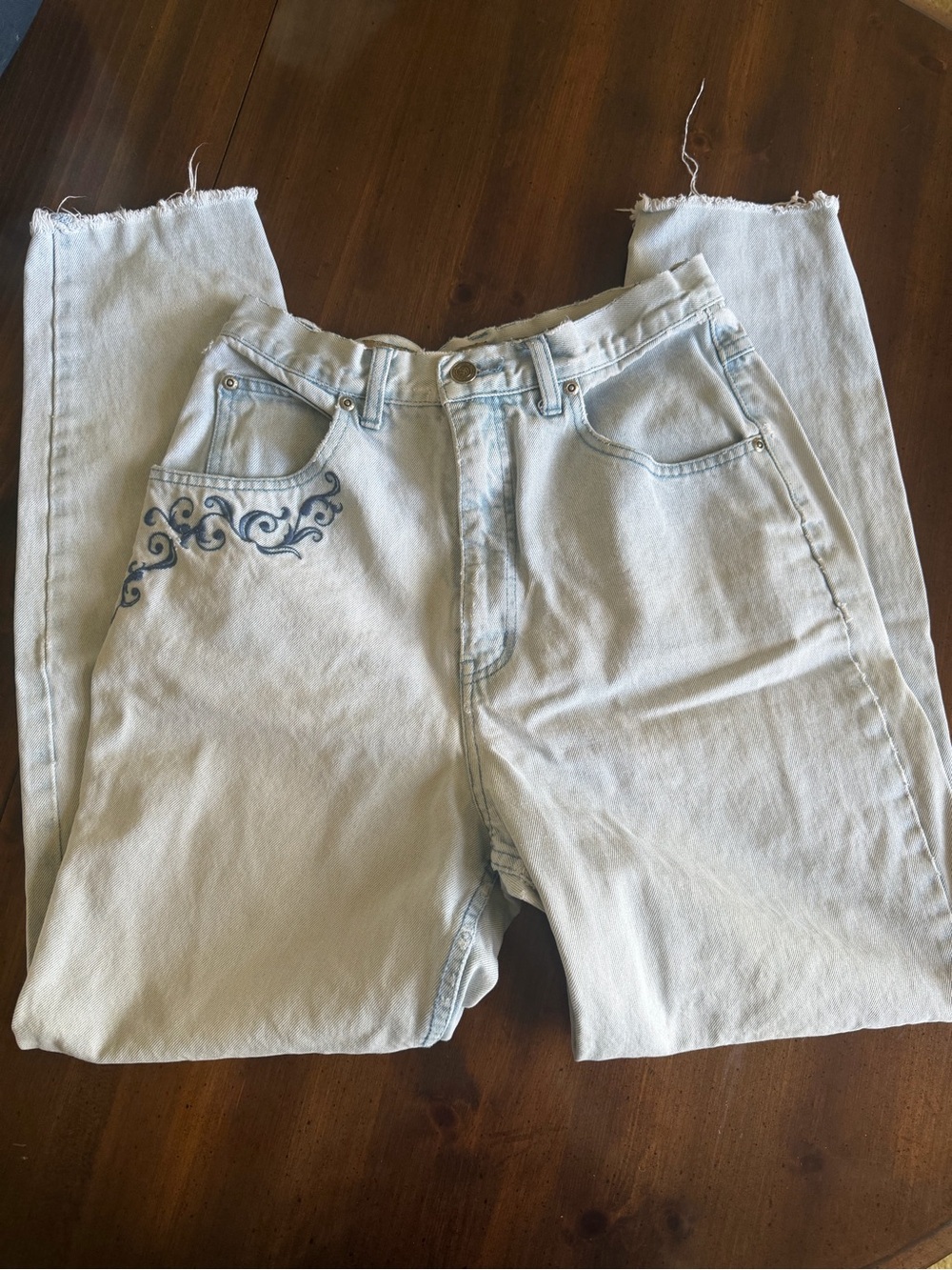 Limited Jeans with Embroidered Detail